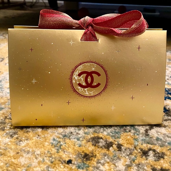 Chanel Makeup Gift Set - Picture 3 of 13